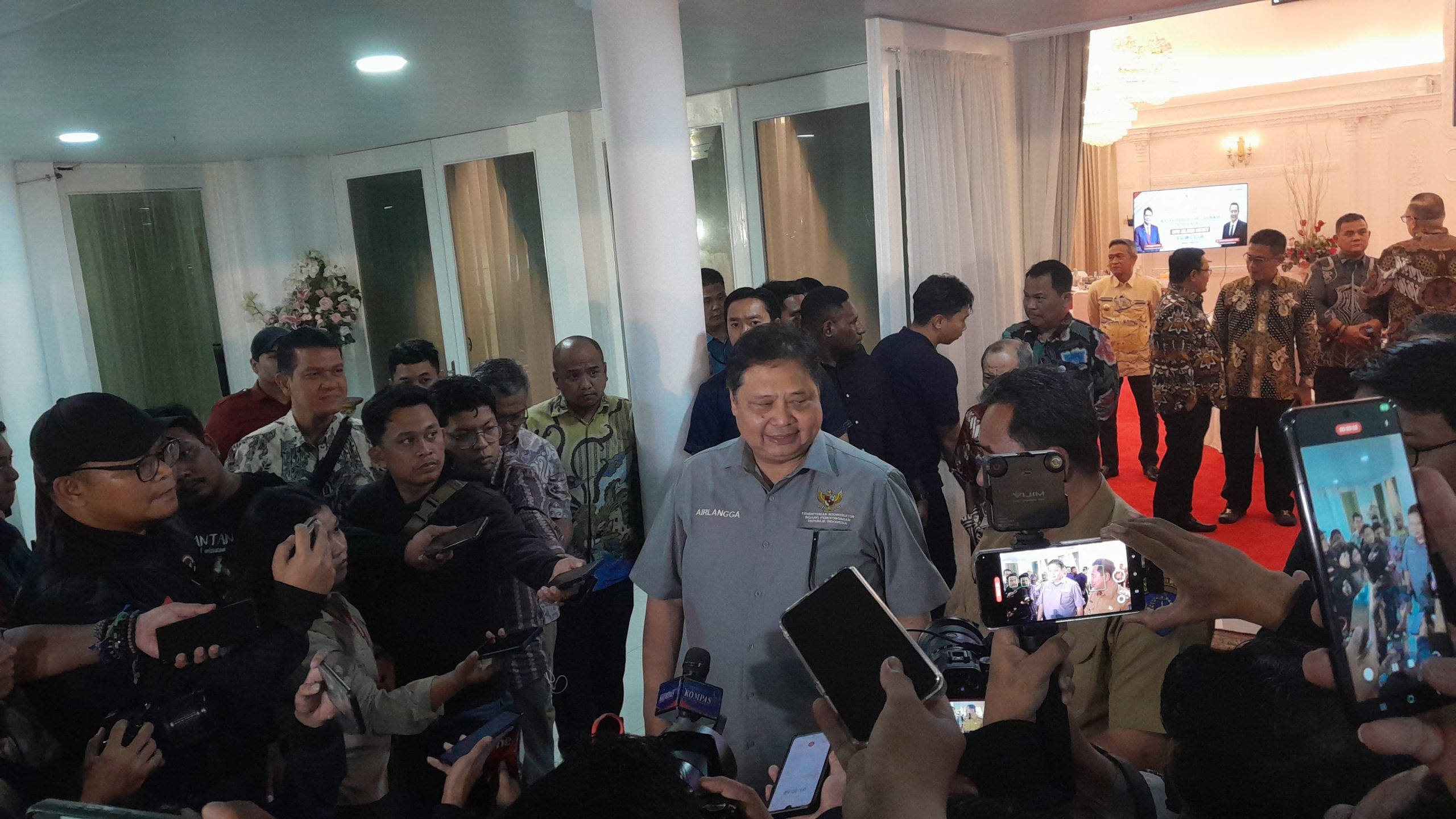 Silaturahmi Bersama Pj Gubernur Bahtiar, Airlangga Puji Ekonomi Sulsel