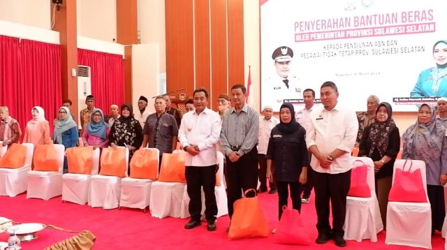 263 Purna Bakti Pegawai Pemprov Sulsel Dapat Santunan Beras