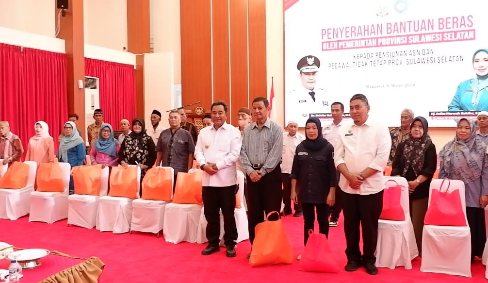263 Purna Bakti Pegawai Pemprov Sulsel Dapat Santunan Beras