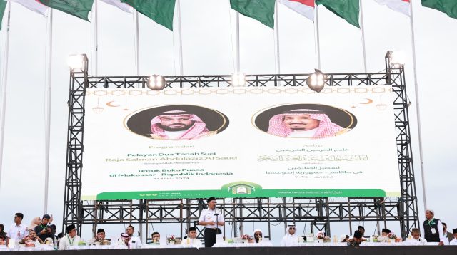 Petinggi dan Dubes Arab Saudi Bukber Bareng Warga Makassar di Pantai Losari