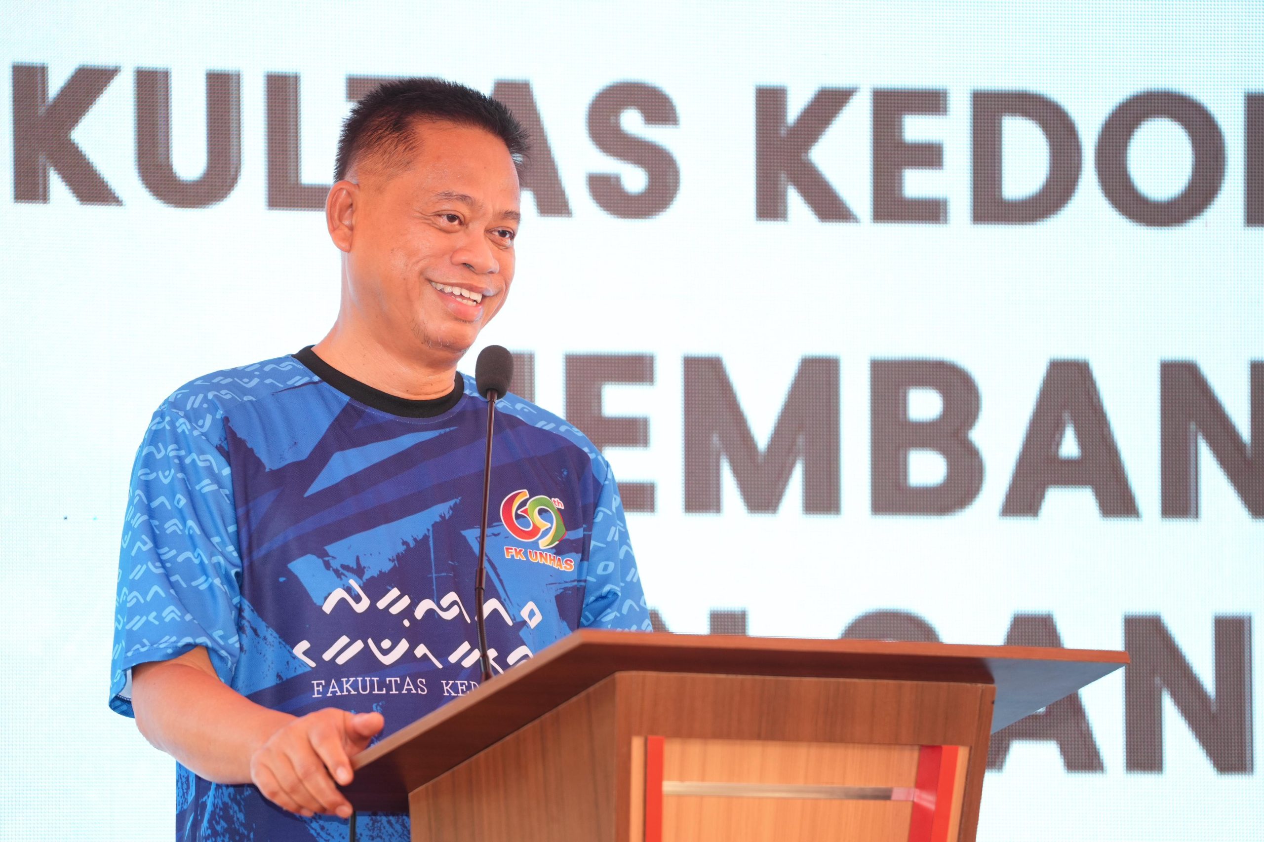 Pj Gubernur Sulsel, Prof Fadjry Djufri saat menghadiri acara di kebun rambutan milik Mentan Andi Amran Sulaiman di Kabupaten Gowa, Senin (27/1/2025).